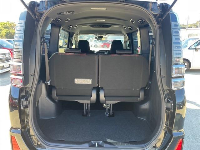 Toyota VOXY 2017-10 16956-5