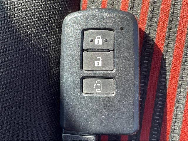 Toyota VOXY 2017-10 16956-28