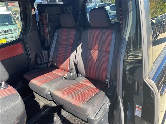 Toyota VOXY 2017-10 16956-3