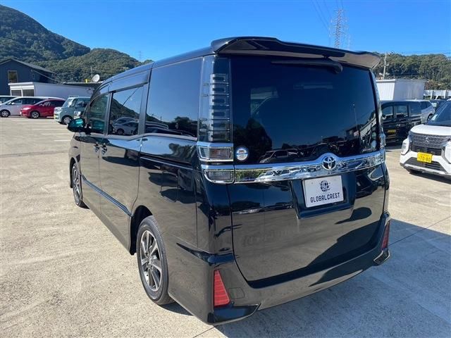 Toyota VOXY 2017-10 16956-9