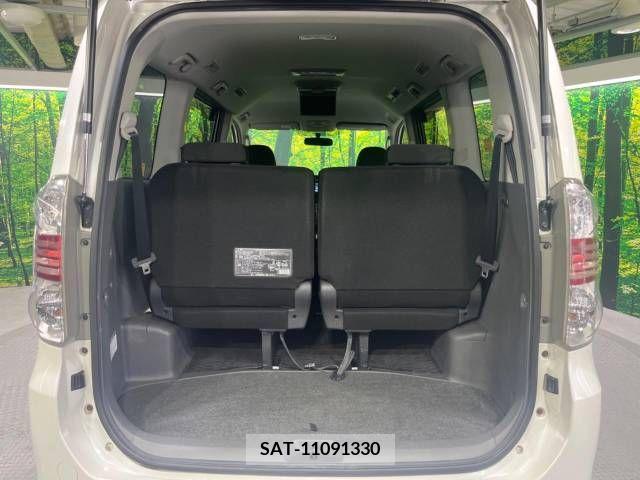 Toyota VOXY 2007-12 342352-11