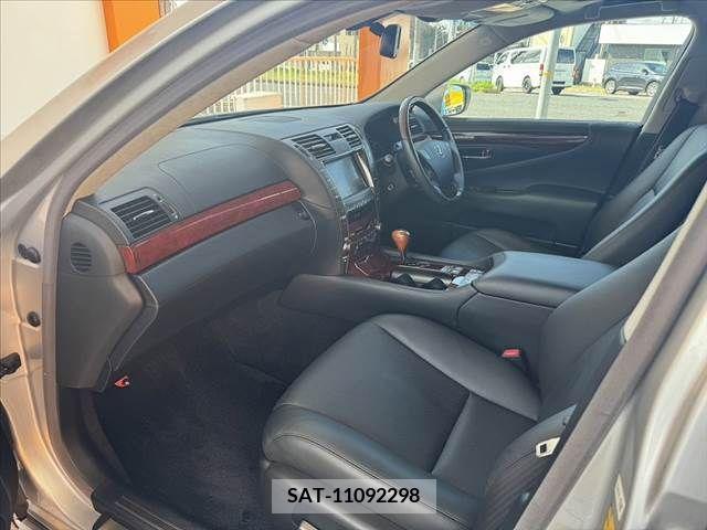 Lexus LS 2007-09 391884-16