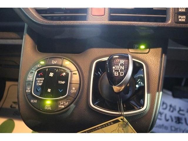 Toyota NOAH HYBRID 2014-10 186115-17