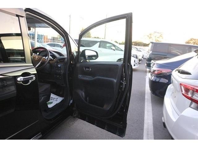 Toyota NOAH HYBRID 2014-10 186115-8