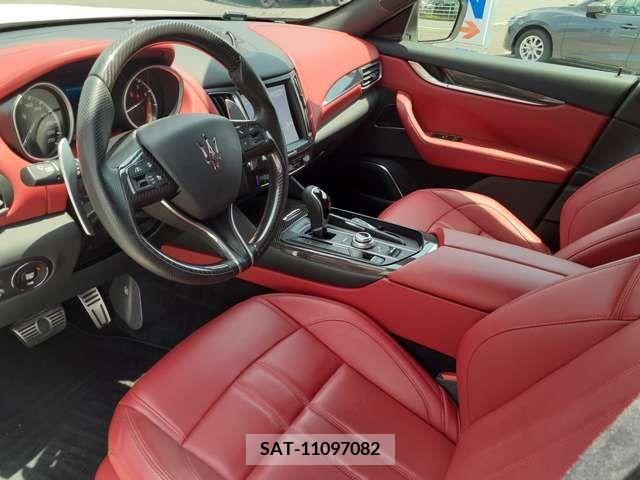 Maserati LEVANTE 2017-10 348080-1