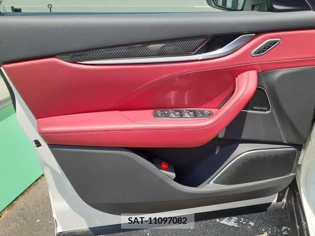 Maserati LEVANTE 2017-10 348080-19