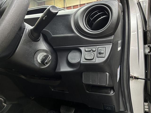 Toyota AQUA 2016-10 192142-13
