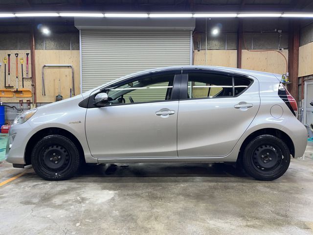 Toyota AQUA 2016-10 192142-3