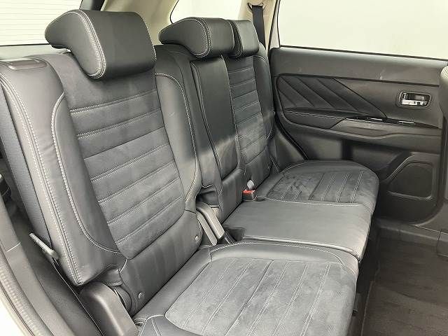 Mitsubishi OUTLANDER PHEV 2016-11 184538-10