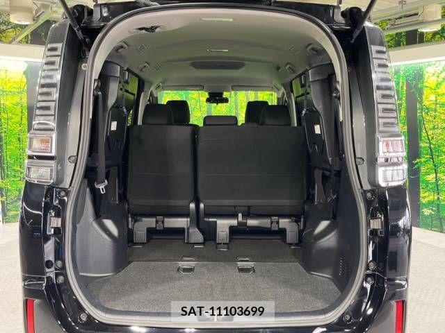 Toyota VOXY 2019-05 321646-11
