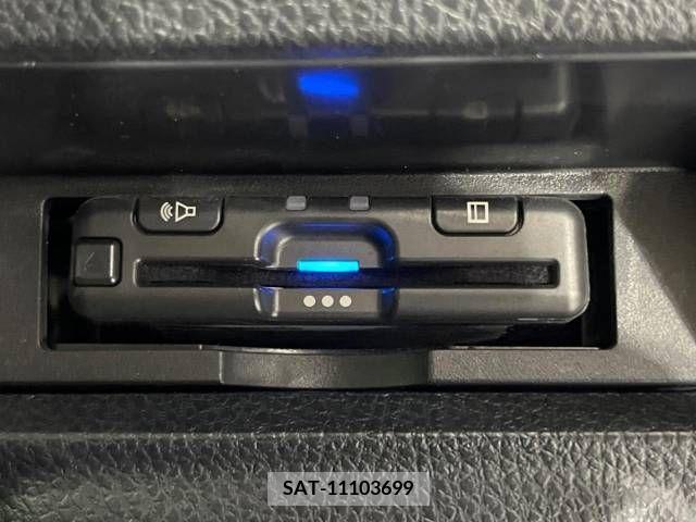 Toyota VOXY 2019-05 321646-6