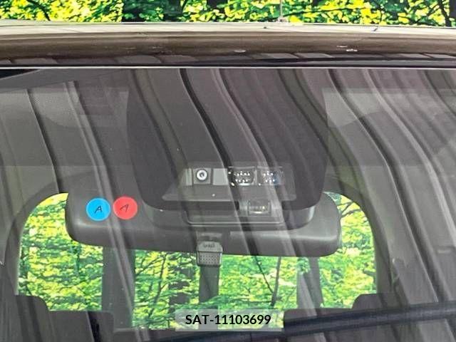 Toyota VOXY 2019-05 321646-3