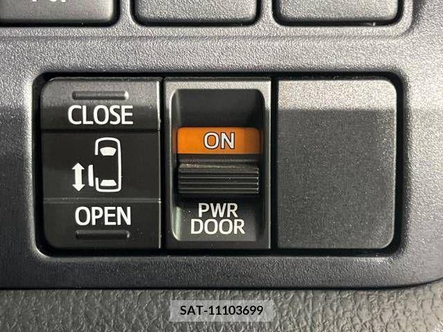 Toyota VOXY 2019-05 321646-2