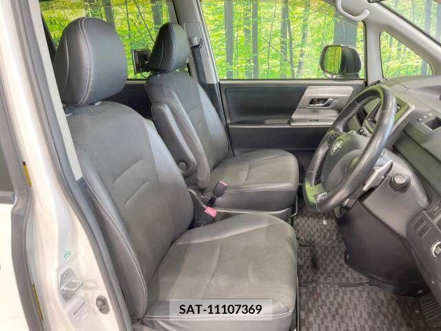 Toyota VOXY 2013-08 321351-8
