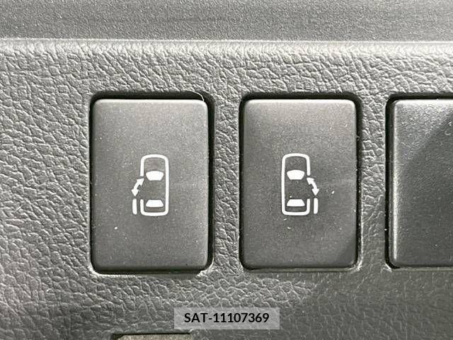 Toyota VOXY 2013-08 321351-6