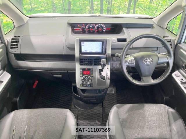 Toyota VOXY 2013-08 321351-1