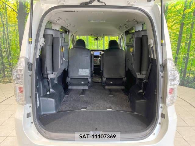 Toyota VOXY 2013-08 321351-11