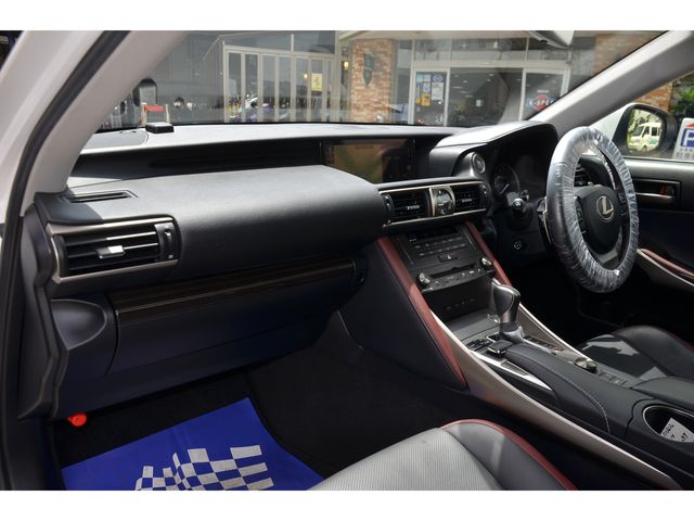 Lexus IS 2019-08 2022-13