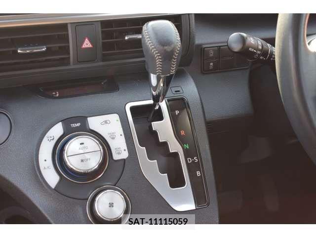 Toyota SIENTA 2015-11 372304-8