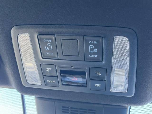 Toyota NOAH 2023-06 196016-4