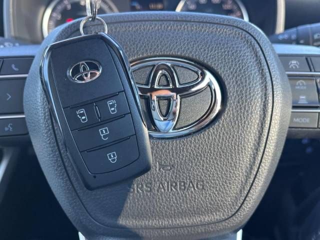 Toyota NOAH 2023-06 196016-6