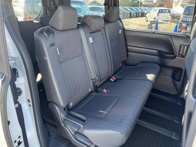 Toyota NOAH 2023-06 196016-9