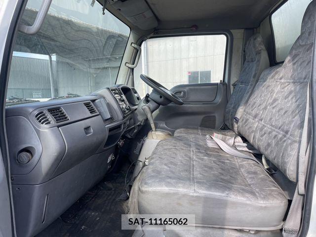 Mazda TITAN DASH 2005-02 369618-9