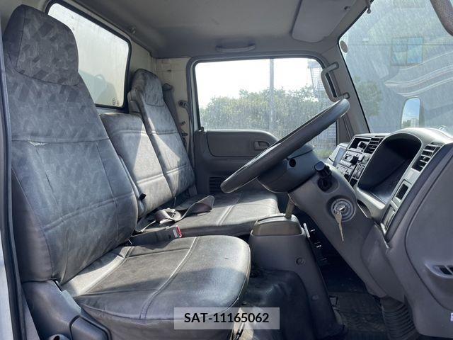 Mazda TITAN DASH 2005-02 369618-8