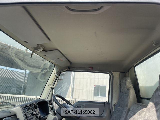 Mazda TITAN DASH 2005-02 369618-18