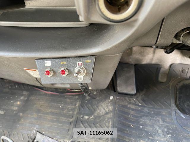 Mazda TITAN DASH 2005-02 369618-17