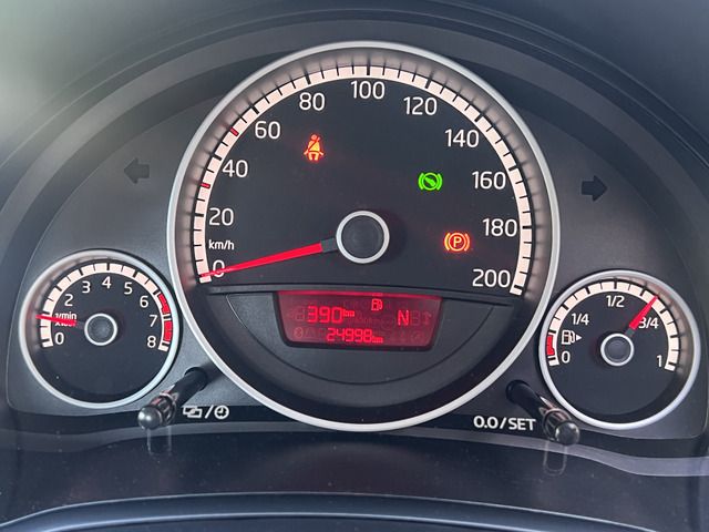 VolksWagen UP! 2015-03 7680-18