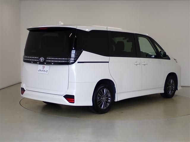 Toyota VOXY 2022-04 17504-3