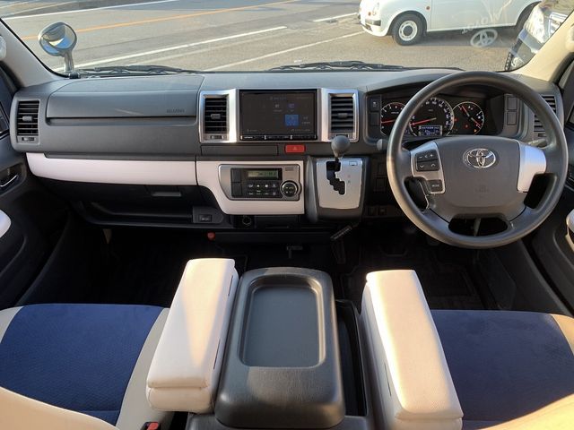 Toyota HIACE VAN 2019-07 183145-9