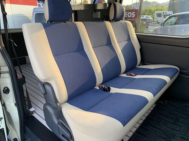 Toyota HIACE VAN 2019-07 183145-18