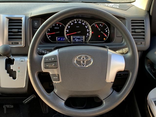 Toyota HIACE VAN 2019-07 183145-11