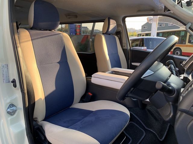 Toyota HIACE VAN 2019-07 183145-15