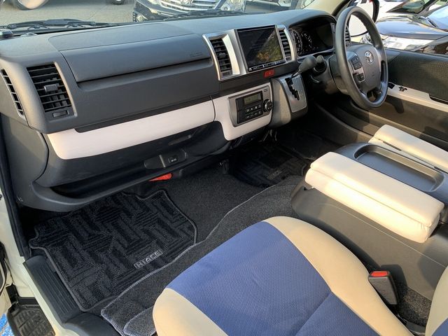 Toyota HIACE VAN 2019-07 183145-22