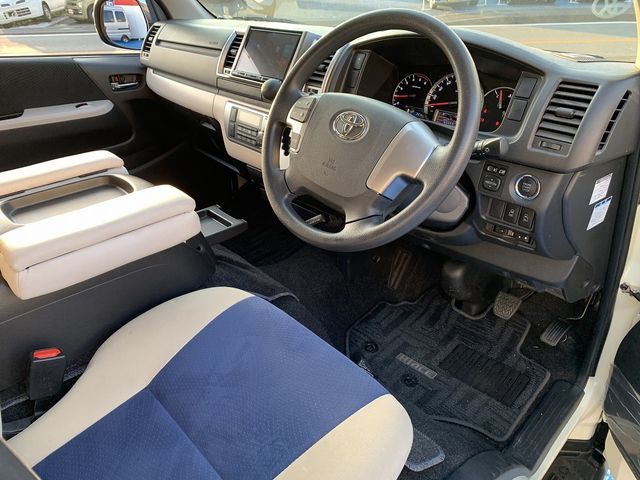 Toyota HIACE VAN 2019-07 183145-17