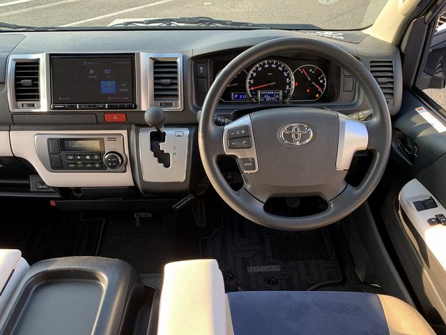 Toyota HIACE VAN 2019-07 183145-10