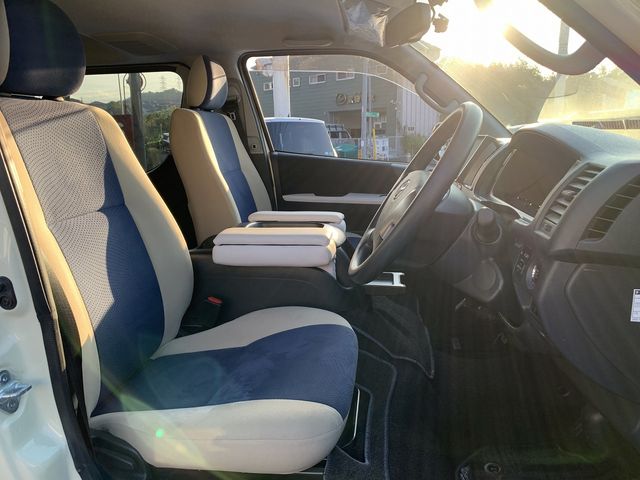 Toyota HIACE VAN 2019-07 183145-16