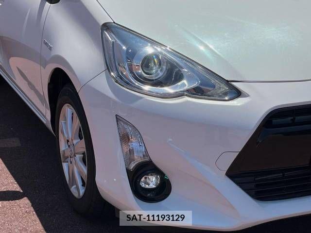 Toyota AQUA 2016-03 389339-11