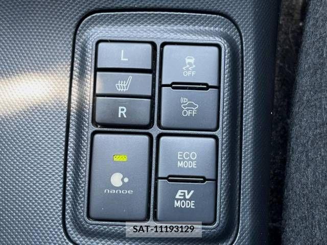Toyota AQUA 2016-03 389339-5