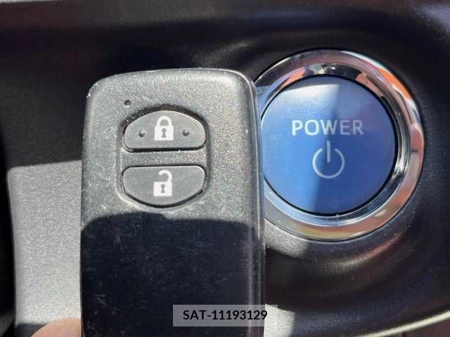 Toyota AQUA 2016-03 389339-7