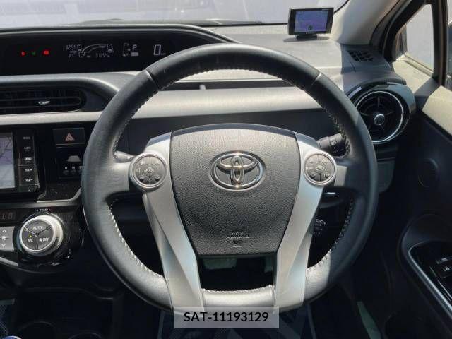 Toyota AQUA 2016-03 389339-12