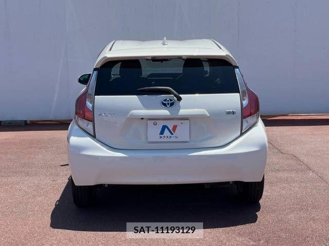 Toyota AQUA 2016-03 389339-18