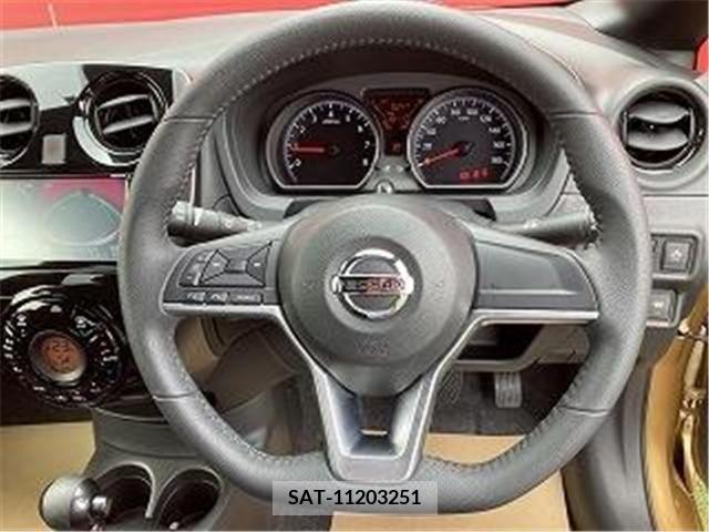 Nissan NOTE 2017-11 252201-4