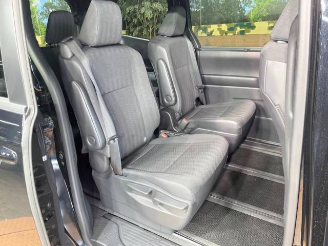 Toyota VOXY 2023-04 194446-10