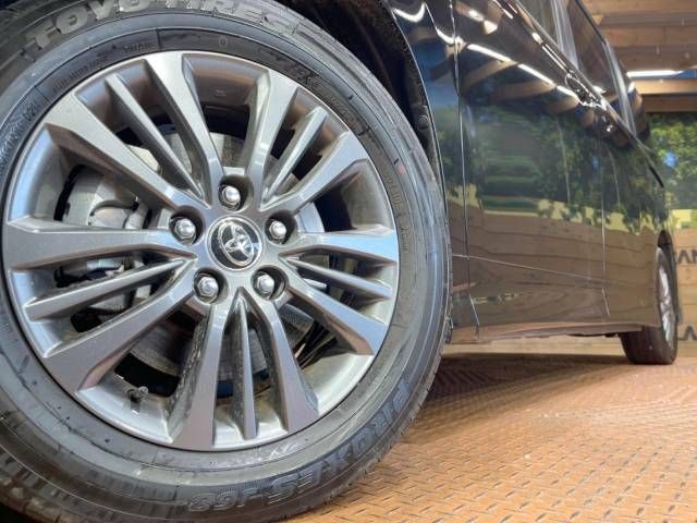 Toyota VOXY 2023-04 194446-13