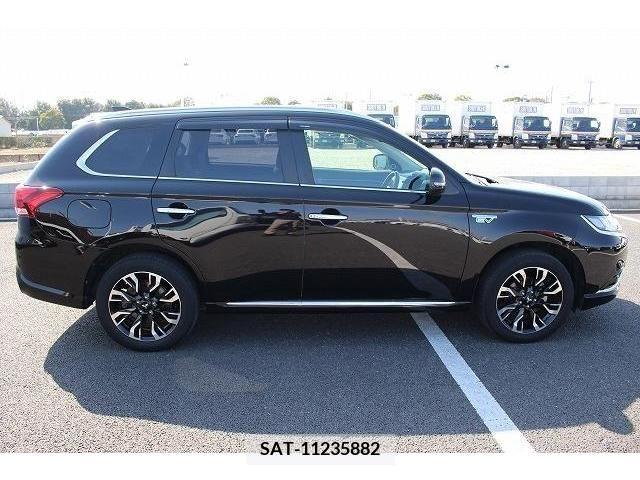 Mitsubishi OUTLANDER PHEV 2015-09 210576-8
