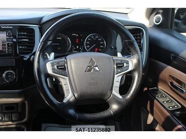 Mitsubishi OUTLANDER PHEV 2015-09 210576-15